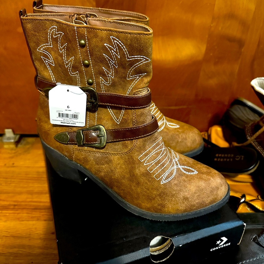 Women’s size 6 ankle boots